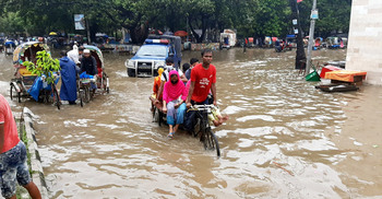 শরতের বৃষ্টিতেও ঢাকায় জলাবদ্ধতা, কাজে আসছে না কোনো উদ্যোগ