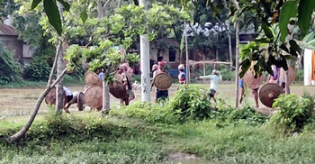 ঝিনাইদহে বিএনপির দুপক্ষের সংঘর্ষে আহত ১০,বাড়িঘর ভাঙচুর