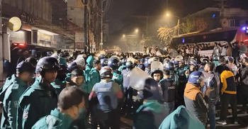 4 injured in clash outside Indian mission in Ctg