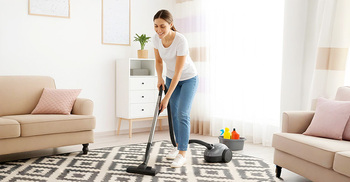 ঘর ভরে যাচ্ছে রাস্তার ধুলায়, পরিষ্কার রাখবেন যেভাবে