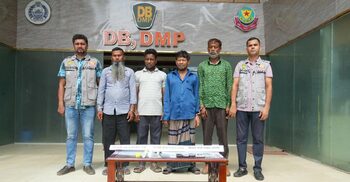 অটোরিকশার স্টার্ট বন্ধ করে ছিনতাই: চালকসহ গ্রেফতার ৪