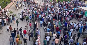 কুমিল্লা মহাসড়কে শিক্ষার্থীরা, যান চলাচল বন্ধ