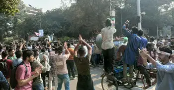 শিক্ষাভবন মোড় অবরোধ ৭ কলেজ শিক্ষার্থীদের