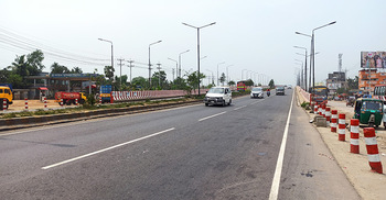 দুর্ভোগের মহাসড়কে স্বস্তিতে বাড়ি ফিরছে মানুষ