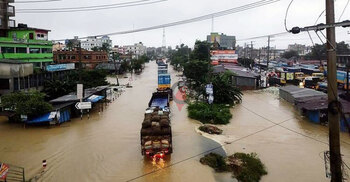 Dhaka-Ctg highway under knee-high water, 5km traffic jam