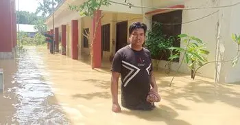 গোমতীর বাঁধ ভেঙে বুড়িচংয়ে ভয়াবহ রূপ নিচ্ছে বন্যা