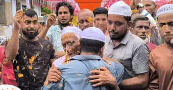 চোখের জলে ৫৪ বছরের শিক্ষকতার অবসান