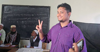 মানুষ উৎসাহ নিয়ে ভোট দিতে কেন্দ্রে এসেছে: হাসনাত আবদুল্লাহ