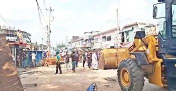 কুমিল্লায় শতাধিক অবৈধ স্থাপনা গুঁড়িয়ে দিলো সওজ