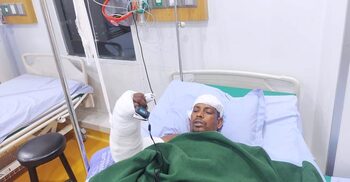 কুমিল্লায় অস্ত্রোপচারে জোড়া লাগলো বিচ্ছিন্ন হাত, পাচ্ছেন অনুভূতি