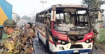 কুমিল্লায় বাসচাপায় পথচারীর মৃত্যু, বাসে ক্ষুব্ধ জনতার আগুন