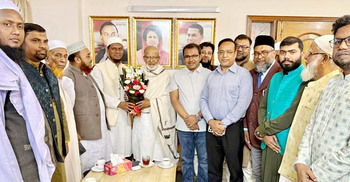 ড. মোশাররফকে জামায়াতের পরাজিত প্রার্থীর ফুলেল শুভেচ্ছা