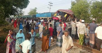 কুমিল্লায় বাস-ট্রেন সংঘর্ষ: ডাউন লাইন দিয়ে ট্রেন চলাচল স্বাভাবিক