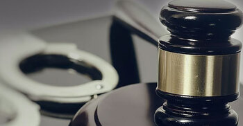 ১০ বছর কর্মস্থলে না গিয়েও বেতন নেওয়া কর্মচারীর ৫ বছরের কারাদণ্ড