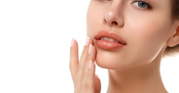 ঘরোয়া উপায়ে ঠোঁট গোলাপি রাখবেন যেভাবে