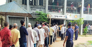 ভোটার ফেরাতে দলীয় প্রতীকবিহীন ভোট, সাফল্য কতটা?