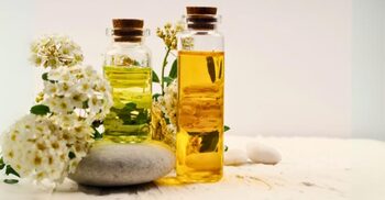 চুলের বৃদ্ধির জন্য সেরা ৫ প্রাকৃতিক তেল বানাবেন যেভাবে