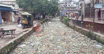 কুতুবখালী খাল যেন ময়লার ভাগাড়, সারাক্ষণ মশা-মাছির ওড়াউড়ি