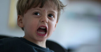 শিশুর প্রথম ৫ বছরে যে ভুলগুলো স্থায়ী ক্ষতি ডেকে আনে