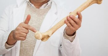 ভিন্ন ভিন্ন বয়সে হাড় মজবুত রাখতে যা খাবেন