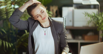 অফিসের ফাঁকে ৫ মিনিটের স্ট্রেচিং