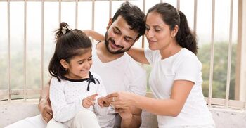 সন্তানের সঙ্গে বন্ধুত্বপূর্ণ সম্পর্ক গড়বেন কীভাবে