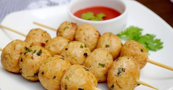 ঝামেলা ছাড়াই বাড়িতে বানিয়ে নিন চিকেন মিটবল