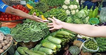 কমেনি পেঁয়াজের দাম, সরবরাহ বাড়ছে শীতের সবজির