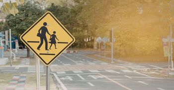 কোন বয়সে কীভাবে সন্তানকে ট্রাফিক সচেতন করবেন