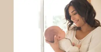 শিশু কোলে নিয়ে মায়ের গান শুধু আদর নয়, জানুন পেছনের বিজ্ঞান