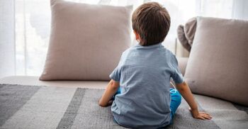 আপনি সঙ্গে থাকলেও শিশুর যখন মনে হয় আপনি ‘উধাও’