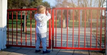 অতিরিক্ত সুরক্ষা কি আপনার শিশুকে দুর্বল করে দিচ্ছে