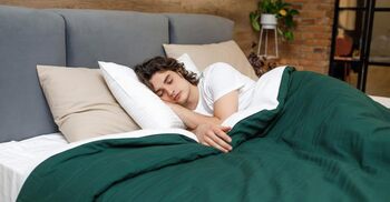 ঘুম গভীর করতে চাইলে এই অভ্যাসের চর্চা করুন