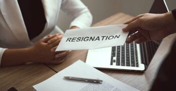 লয়্যালটি বনাম মানসিক শান্তি: কেন দ্রুত চাকরি ছাড়ছে জেন-জি