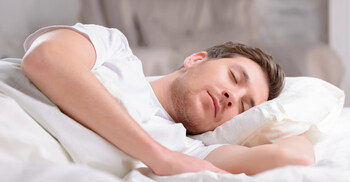 প্রতিদিন দুপুরে ঘুম থেকে উঠলে বাড়ে রোগের ঝুঁকি