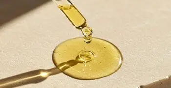 চুলের রুক্ষতা এড়াতে কিসের তেল ব্যবহার করবেন