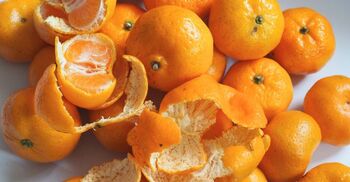 কমলা খেয়ে খোসা না ফেলে মুখে মাখবেন যে কারণে