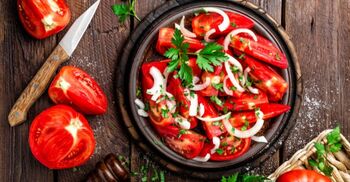 এই শীতে প্রতিদিন টমেটো সালাদ খাবেন যে কারণে