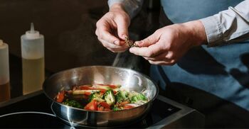 সবজির পুষ্টিগুণ বজায় রেখে রান্না করার নিয়ম জানুন