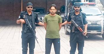 উখিয়া রোহিঙ্গা ক্যাম্প থেকে অস্ত্রসহ আসরা কমান্ডার গ্রেফতার