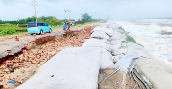 কক্সবাজার-টেকনাফ মেরিন ড্রাইভ সড়কে ভাঙন