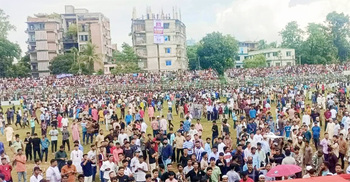 ধারণক্ষমতার পাঁচগুণ টিকিট বিক্রি, খেলা না হওয়ায় ভাঙচুর-অগ্নিসংযোগ