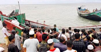 সেন্টমার্টিনে নৌ চলাচল বন্ধ, নিত্যপণ্যের সংকট