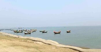 মিয়ানমার সীমান্ত থেকে নির্বাচন কর্মকর্তাদের ওপর গুলি