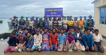 বাংলাদেশের জলসীমা অতিক্রম করা ১২২ জেলে আটক করলো কোস্টগার্ড