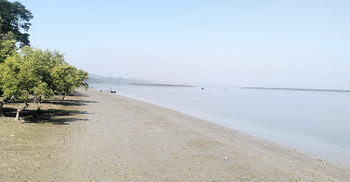 নাফ নদী থেকে ১৩ জেলেকে ধরে নিয়ে গেছে আরাকান আর্মি