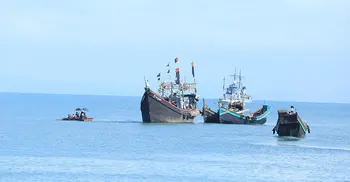 নাফ নদী থেকে ৪ জেলেকে ধরে নিয়ে গেলো আরাকান আর্মি