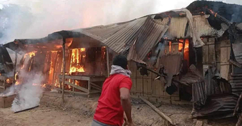 কক্সবাজারে আগুনে পুড়ে ছাই হলো ফার্নিচার মার্কেট