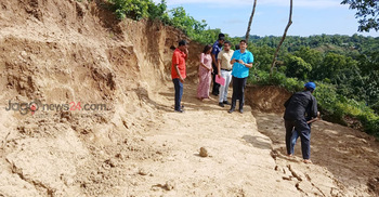 মাইকিংয়ে সীমাবদ্ধ প্রশাসন, পাহাড়ধসে বড় হচ্ছে মৃত্যুর মিছিল