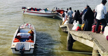 শাহপরীর দ্বীপ হয়ে সেন্টমার্টিনে স্বল্প পরিসরে যাচ্ছে নৌযান